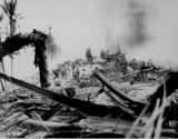 ww2/pacific/37 - Marines storm Tarawa.jpg